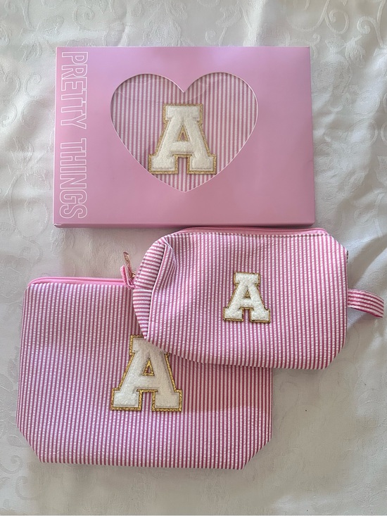 Handbags - NWT Pink and White Travel Bag Set